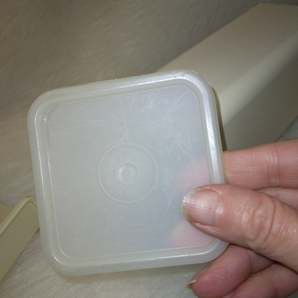 TUPPERWARE 1827-6 Vintage 3 piece cheese keeper, almond beige, 7 inches … - Picture 4 of 7